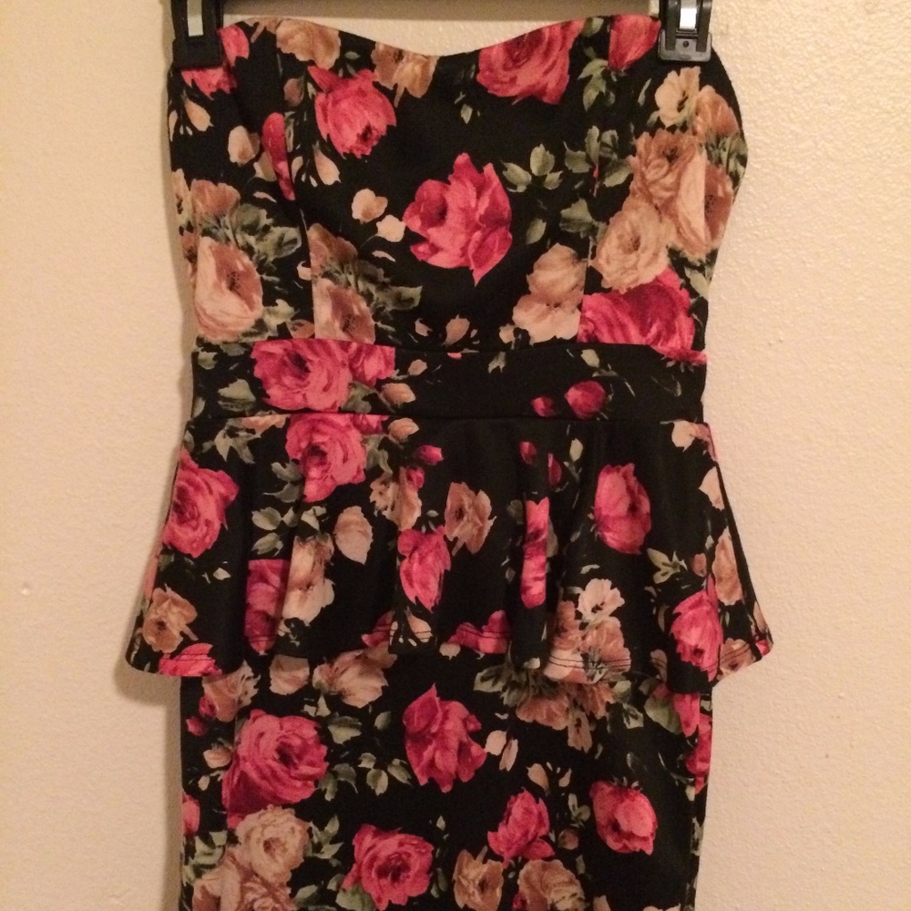 Strapless short floral dress